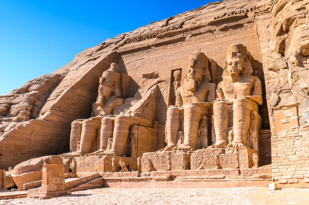 جولة يوم كامل في الإسكندرية: المكتبة وقلعة قايتباي ومقابر كوم الشقافة