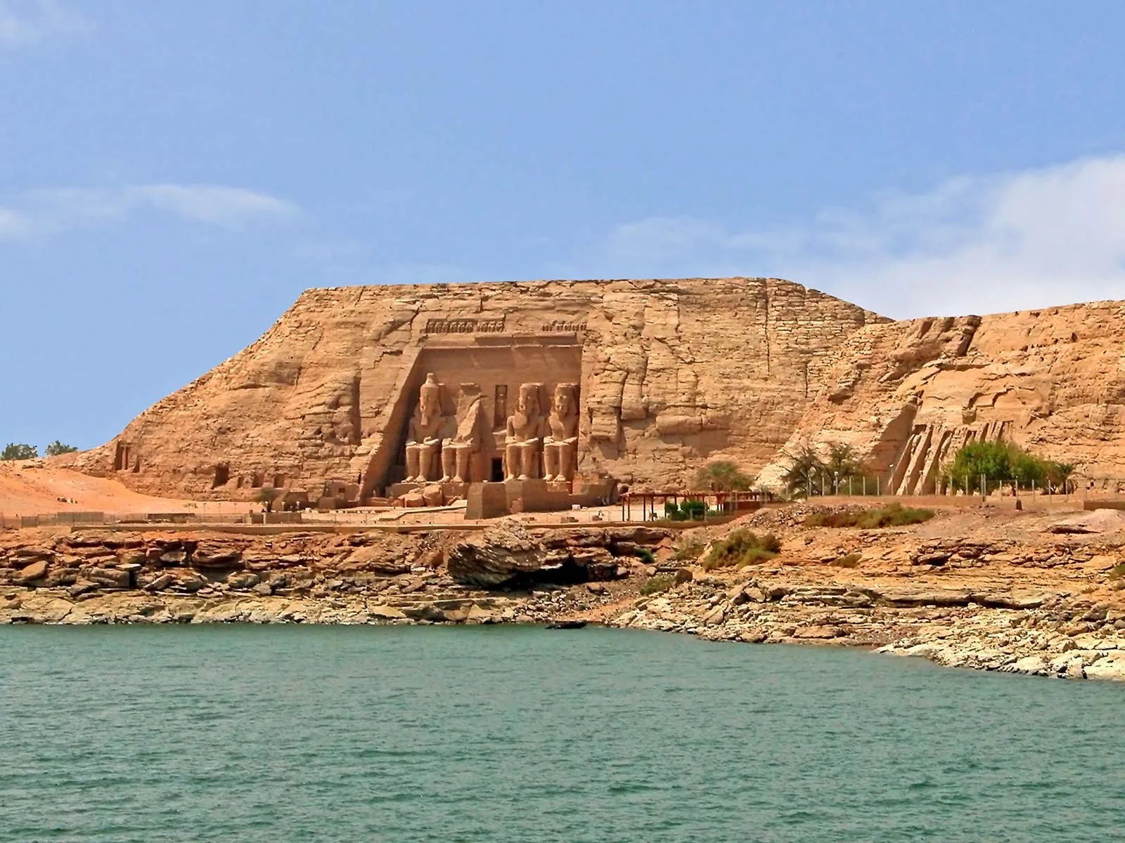 رحلة يوم كامل لمعابد أبو سمبل من أسوان