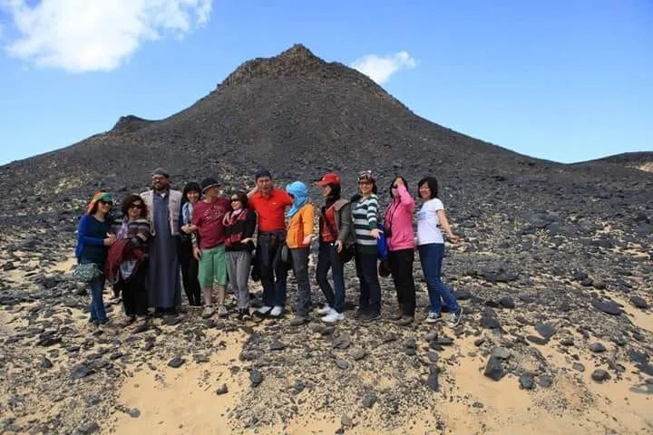 White Desert Camping Safari: Black & White Deserts Overnight